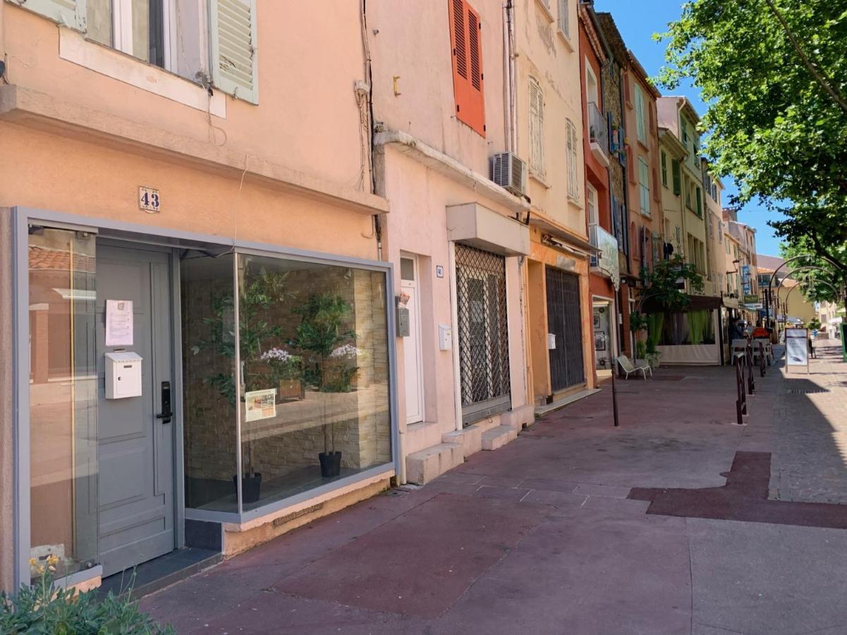 Appartement Formidable Studio au cœur historique de Fréjus Extérieur photo